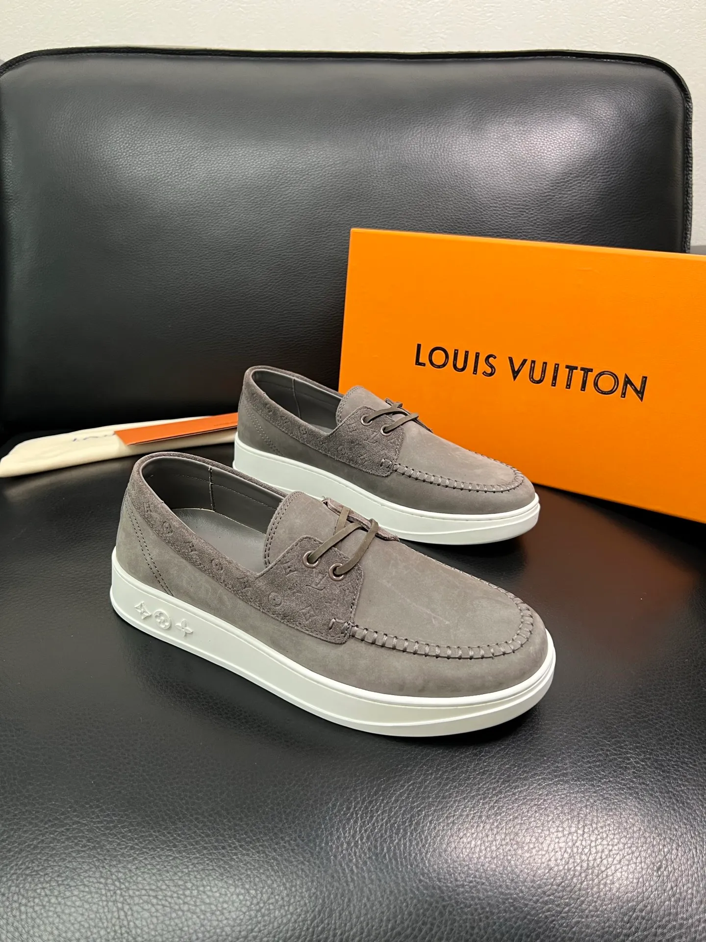 Men's shoes 💰780 Lv top purchasing agent Louis Vuitton, slip-on sports shoes counter synchronization, uppers imported from Italy, high-quality splicing colorful and complex handicrafts, imported cowhide pads are soft and comfortable, soles: original soles specially provided by the original factory, T men's shoes 💰U exclusive movable molded soles are super comfortable, original and single goods, high quality, you can go in and out of the counter at will, welcome to compare, code number 39-44 (customized 38 45)85856